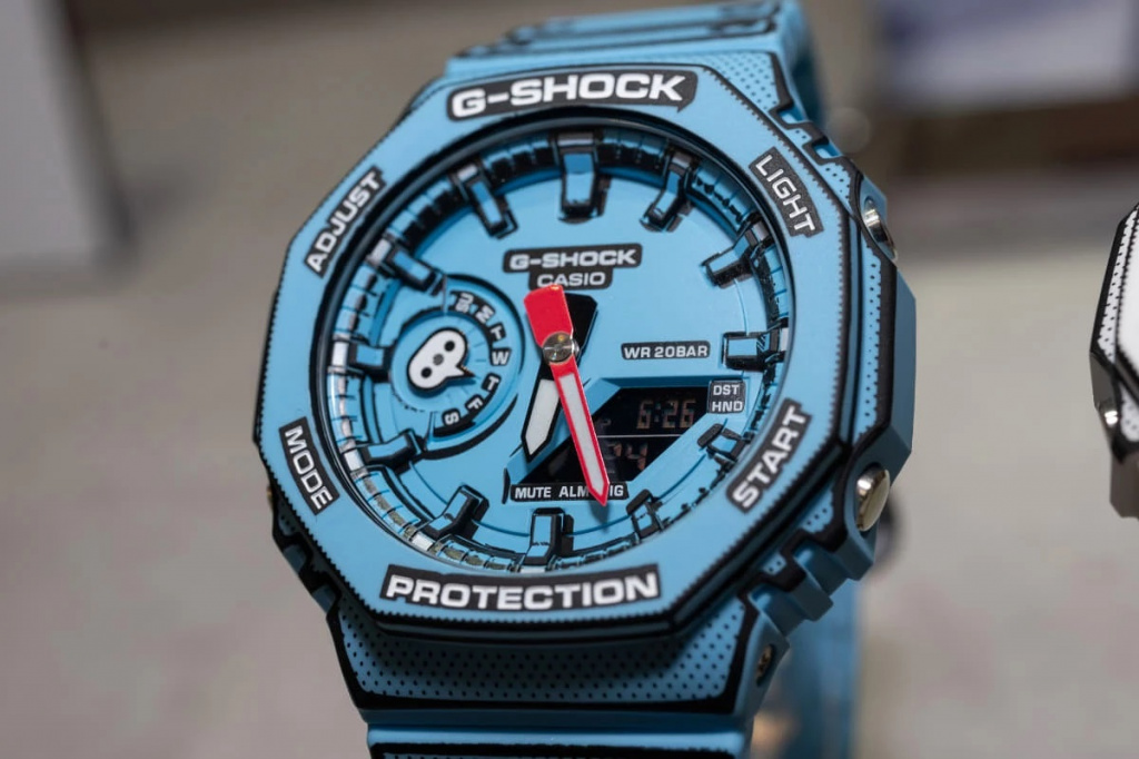 G-Shock GA-2100MNG циферблат с яркими стрелками