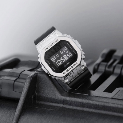 CASIO GM-5600GC-1E